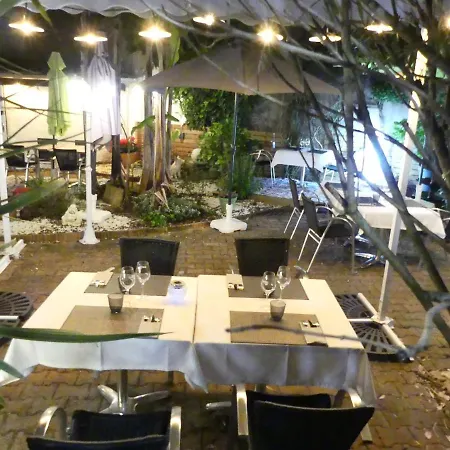 Le 9 En Cuisine Szálloda Rabastens