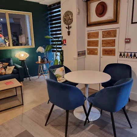 ホテル Le 9 En Cuisine 2*