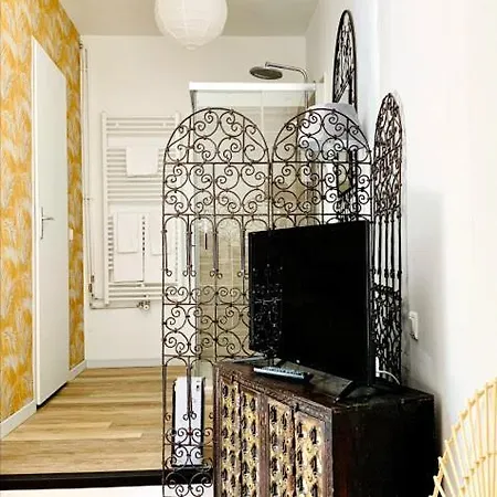 ホテル Le 9 En Cuisine 2*